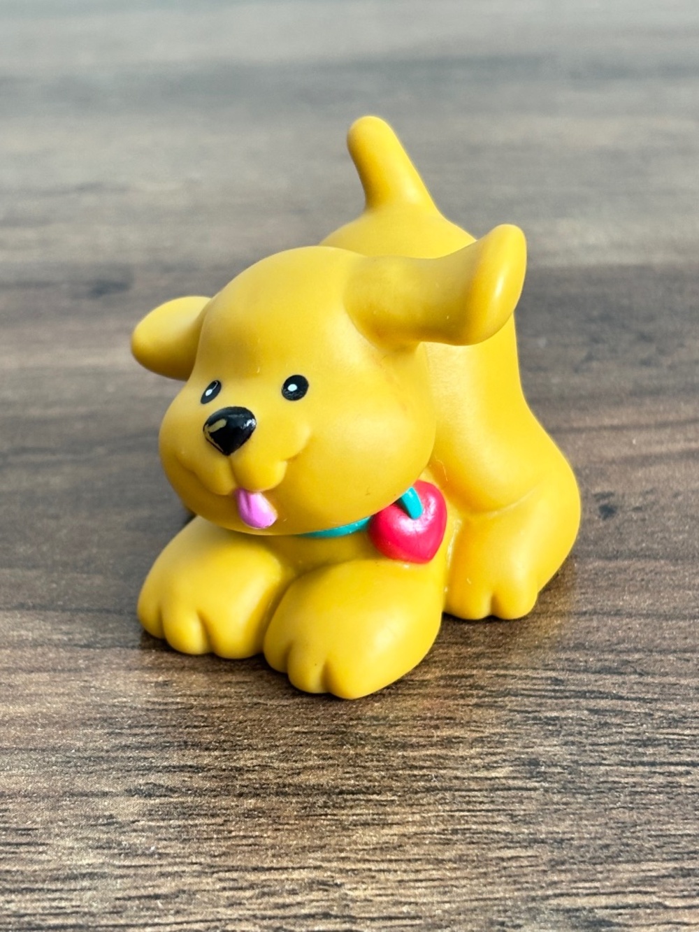 VINTAGE Fisher Price Little People Puppy Tan Dog Heart Collar Blue Red 1997 RARE